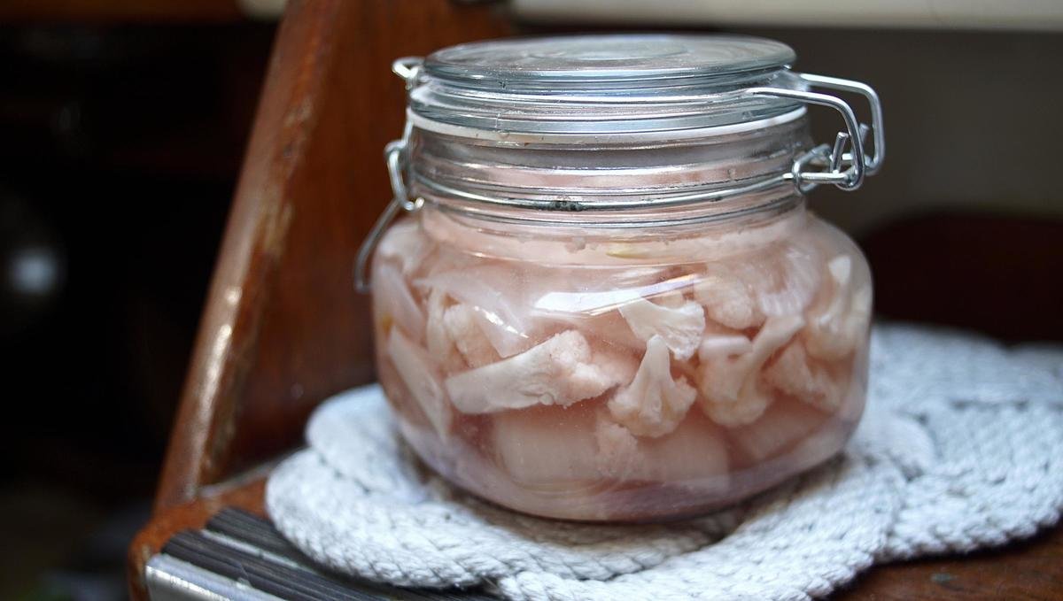 cauliflower and red onion in spring top jar